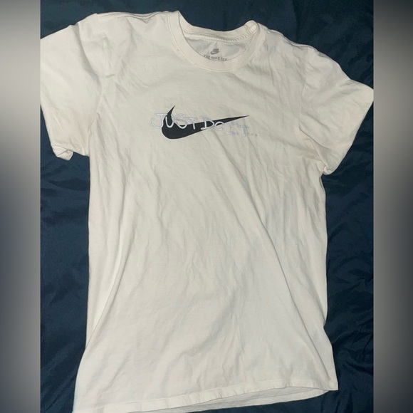 Nike T-shirts - Picture 2 of 11